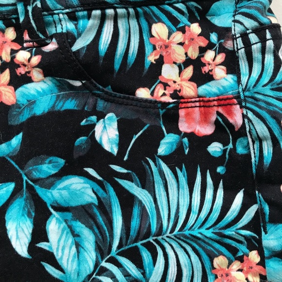 SO Womens Shorts Tropical High Rise Size 7 - Picture 3 of 5